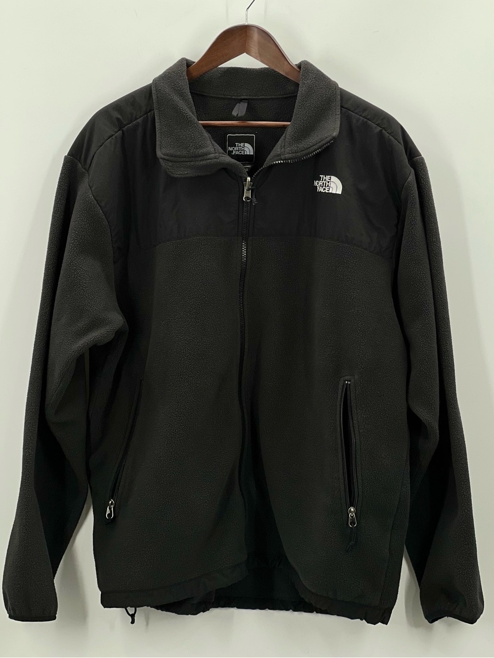 211 The North Face Men's Black Full-Zip Fleece Jacket